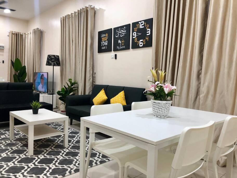 Rumahku Homestay, Taman Jasin Perdana Esterno foto