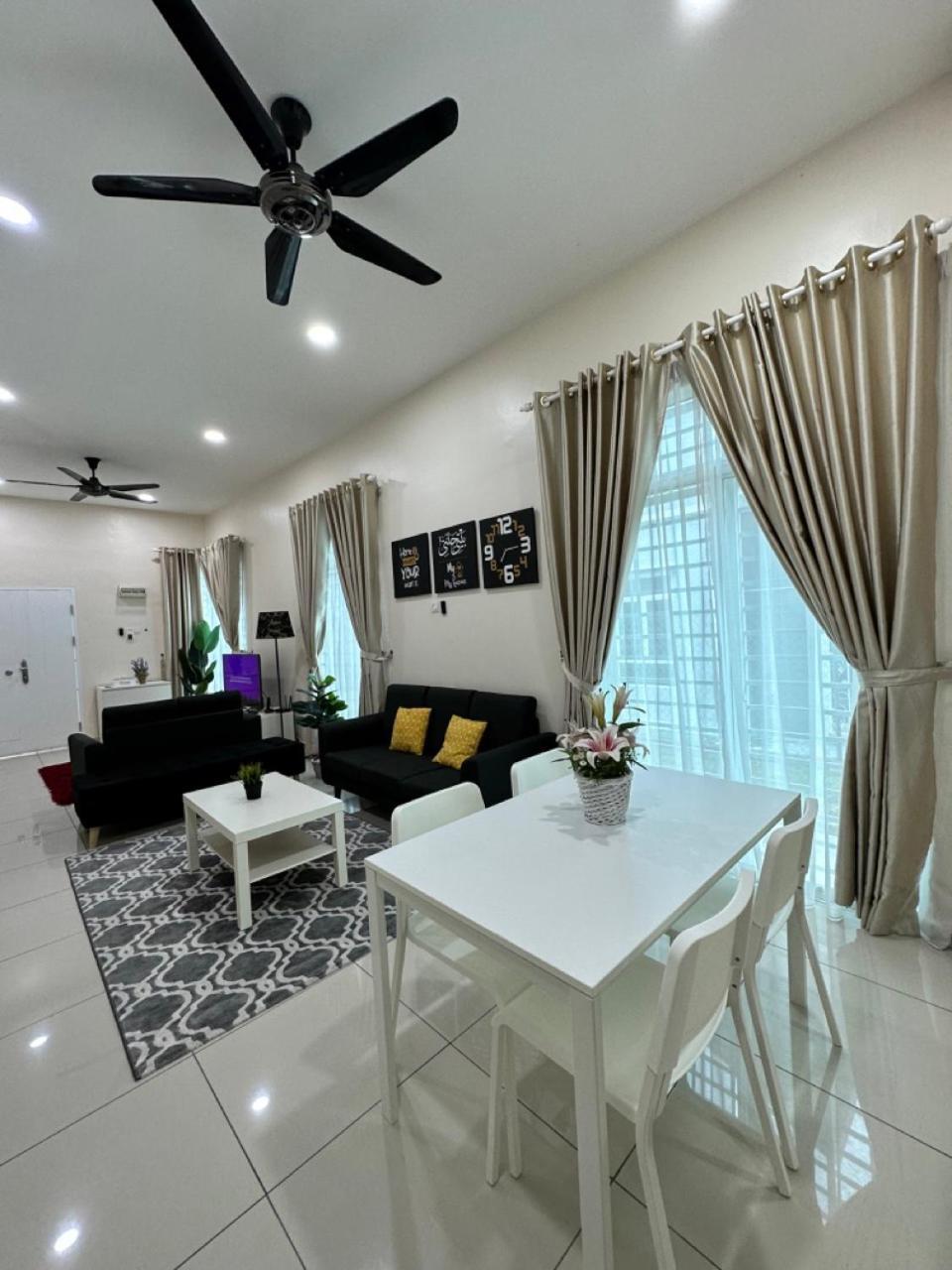 Rumahku Homestay, Taman Jasin Perdana Esterno foto